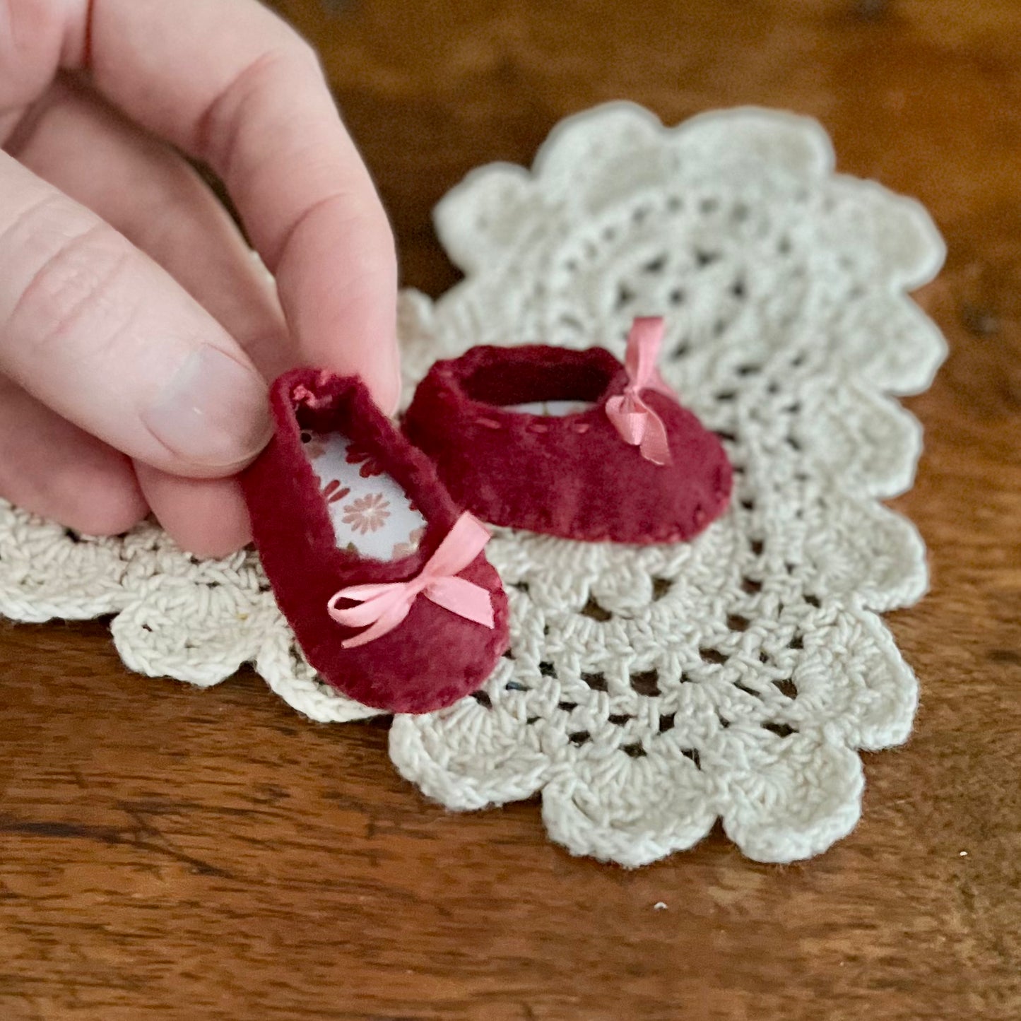 Felt Doll Slipper Pattern (free)