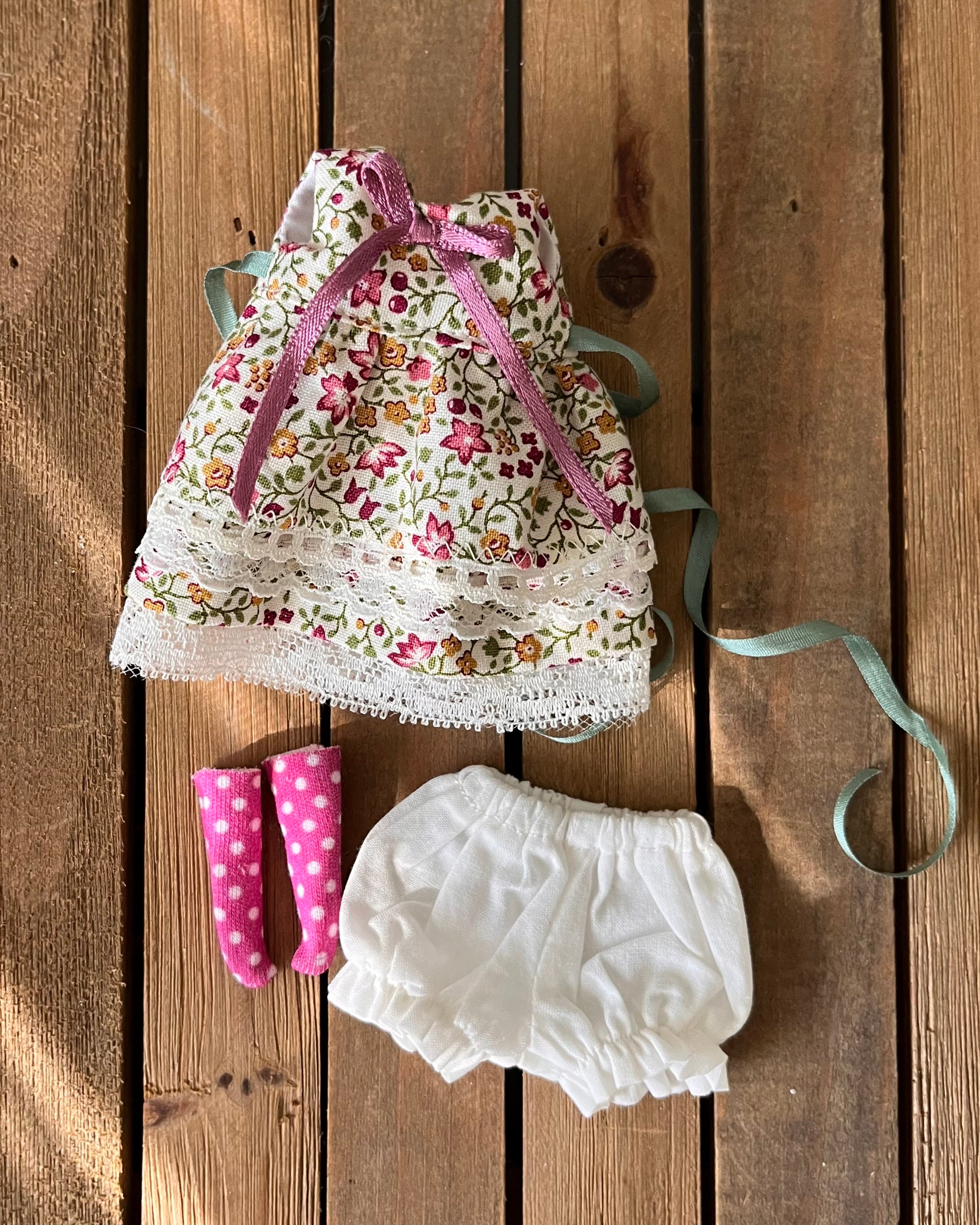 Charm Outfit (Light)